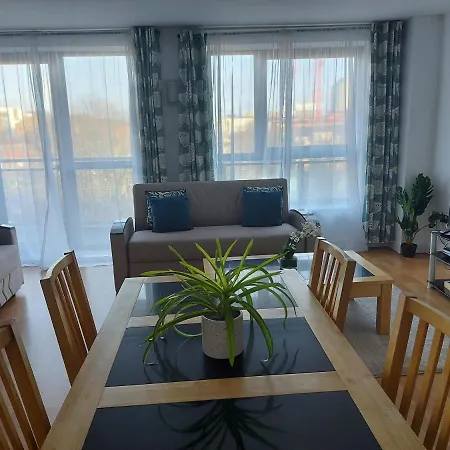 Large 2 Bed, 2 Bath, Free Parking & Wifi Apartment *