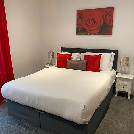 Large 2 Bed, 2 Bath, Free Parking & Wifi * Sheffield